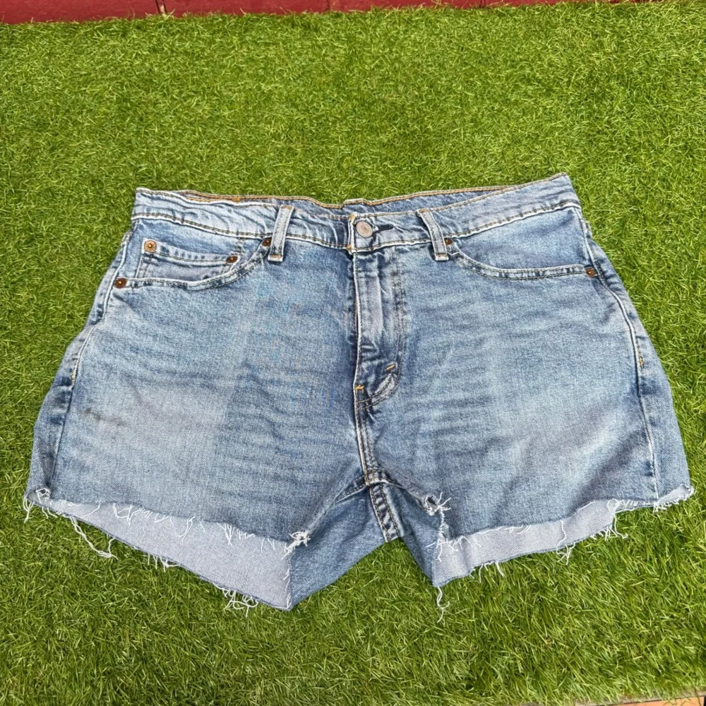Levis 541 Jean Shorts Cut Off Blue Mens W32 Raw Hem Distressed
